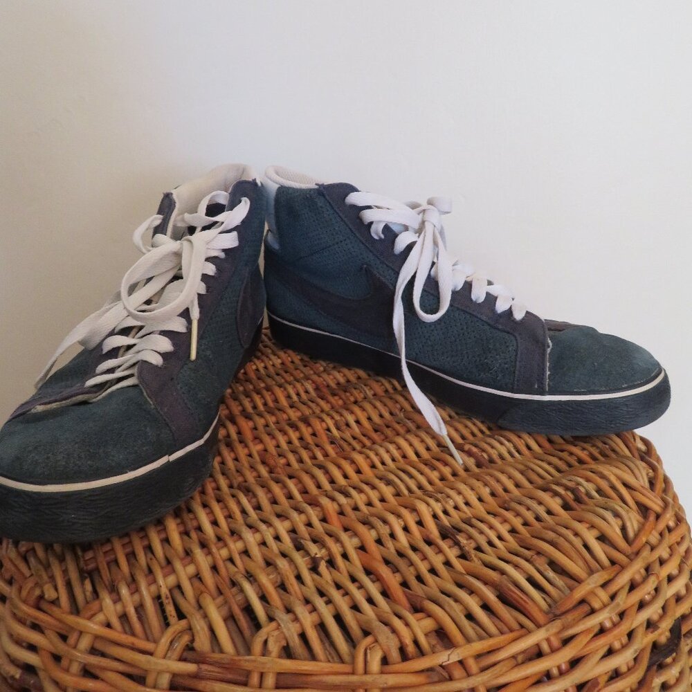 Nike | Size 9 | 2010 Y2K Rare SB Poet’s Lighthouse Blazer Sneakers Shoes Womens